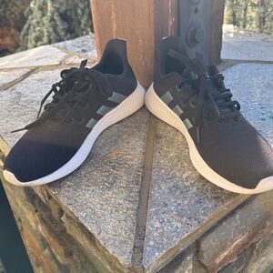 Adidas Black Women’s Sneakers 9.5 Lightweight Athletic Running Walking Shoes